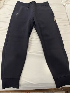 NWOT On Running Focus Tech Sweatpants Joggers Black Medium Men's